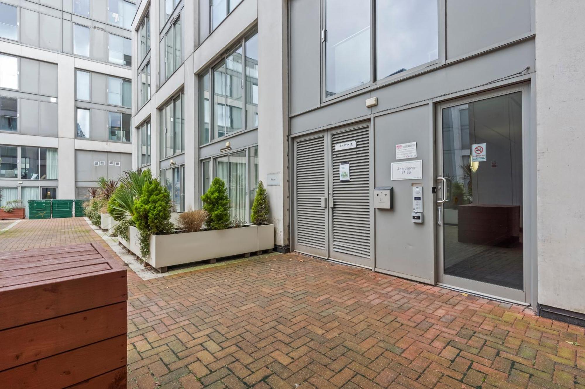 Heart Of City Centre Luxury Apartment With Secure Underground Parking 伯明翰 外观 照片